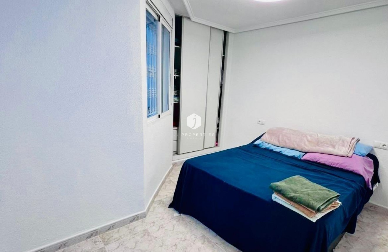 Resale - Apartment / flat -
Torrevieja - Estacion de autobuses