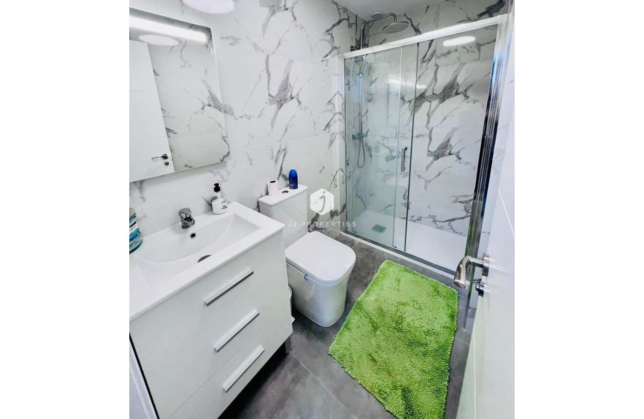 Resale - Apartment / flat -
Torrevieja - Estacion de autobuses