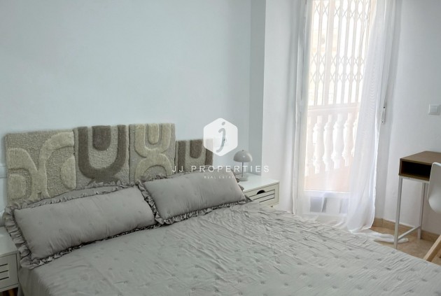 Tweedehands - Appartement / flat -
Torrevieja - Centro