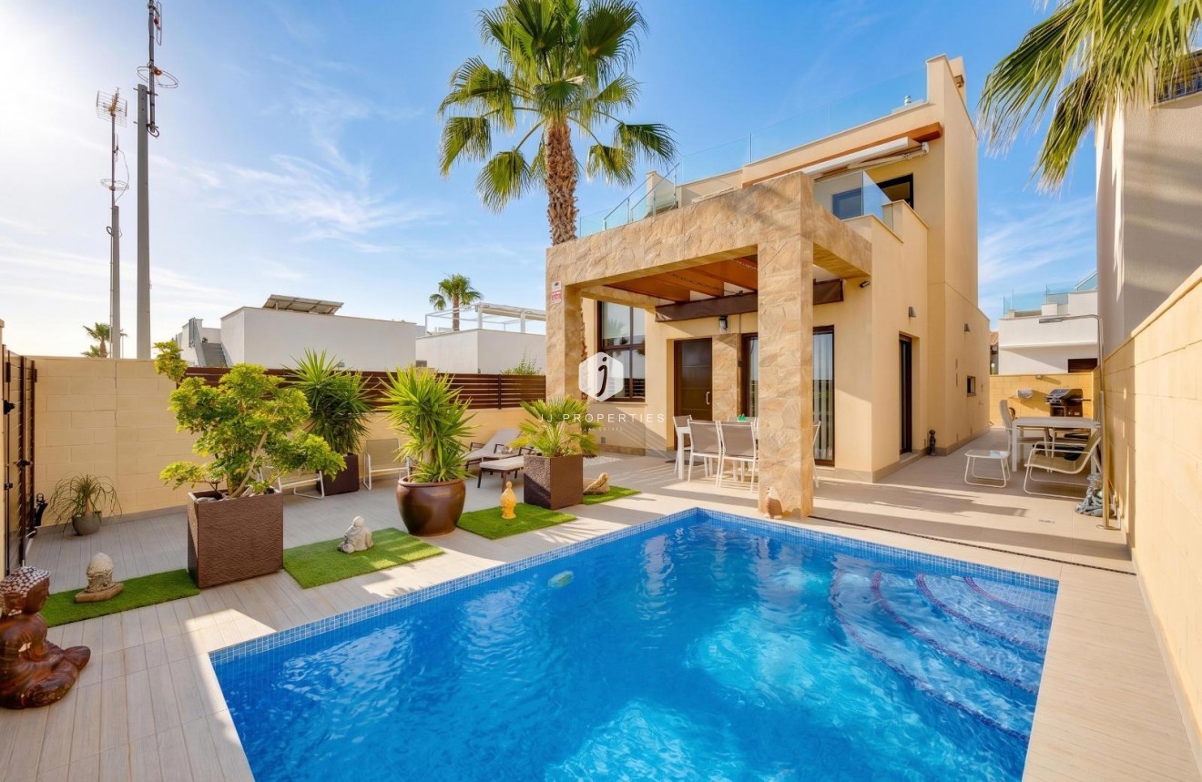 Resale - Villa -
Ciudad Quesada - Pueblo Bravo