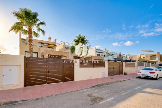 Resale - Villa -
Ciudad Quesada - Pueblo Bravo