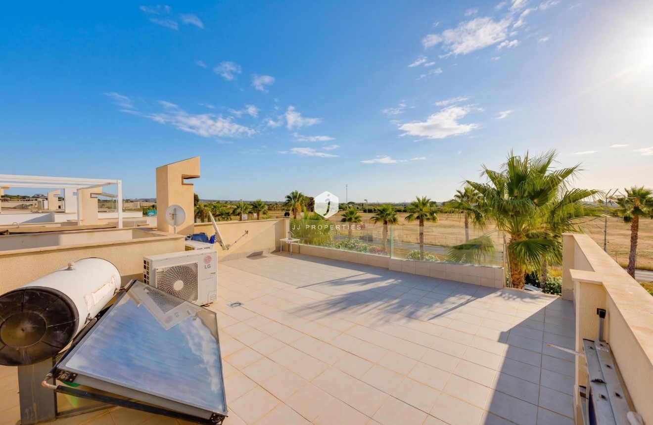 Resale - Villa -
Ciudad Quesada - Pueblo Bravo