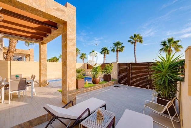 Resale - Villa -
Ciudad Quesada - Pueblo Bravo