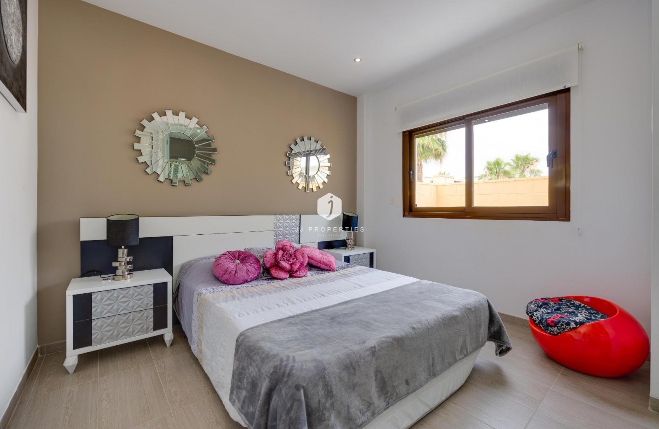 Resale - Villa -
Ciudad Quesada - Pueblo Bravo