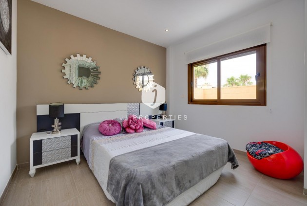 Resale - Villa -
Ciudad Quesada - Pueblo Bravo