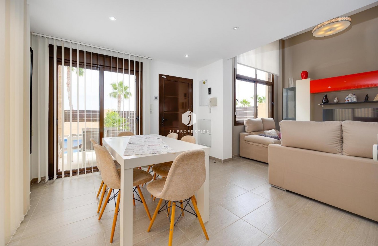 Resale - Villa -
Ciudad Quesada - Pueblo Bravo