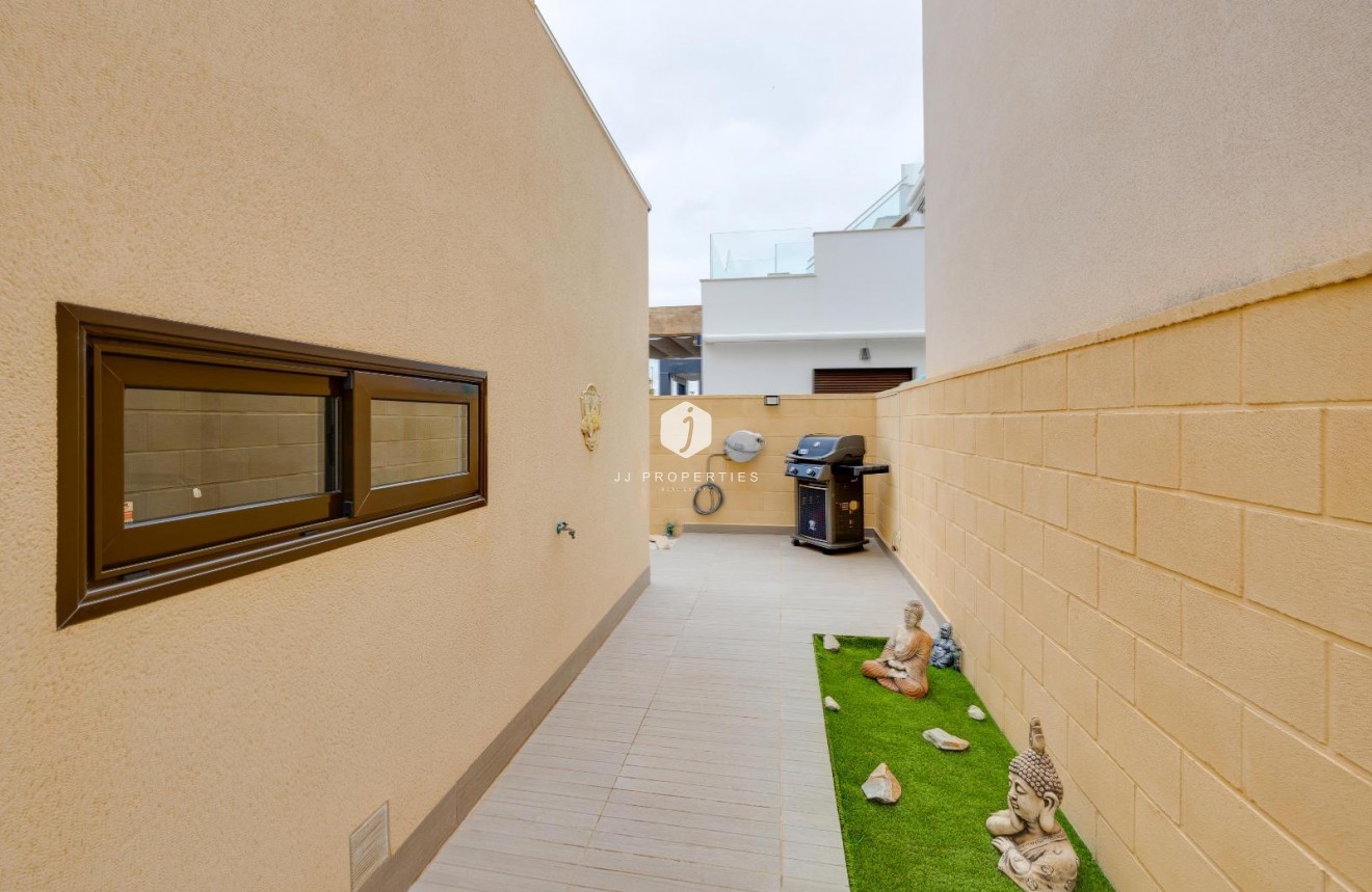 Resale - Villa -
Ciudad Quesada - Pueblo Bravo