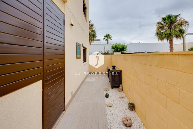 Resale - Villa -
Ciudad Quesada - Pueblo Bravo