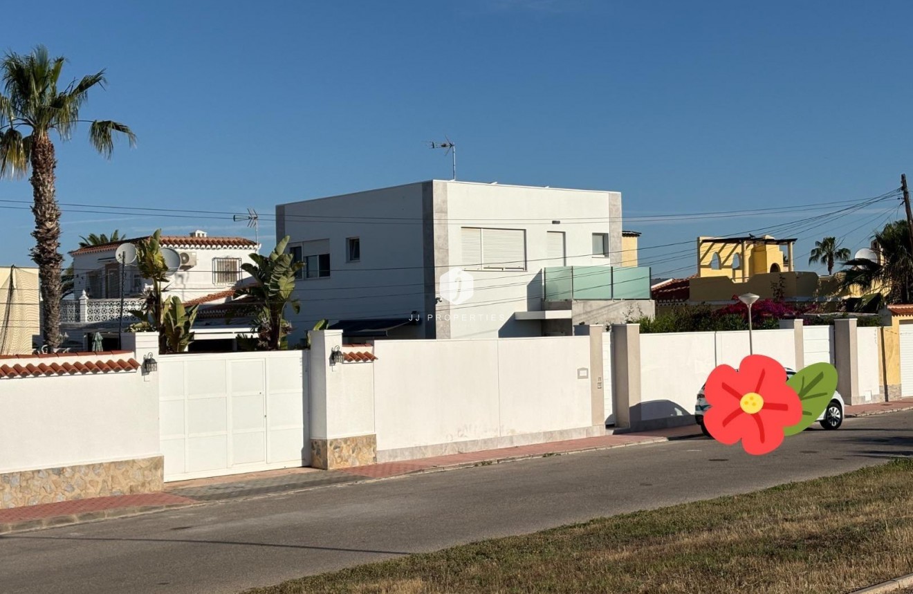 Aus zweiter Hand - Villa -
Torrevieja - La Siesta - El Salado - Torreta