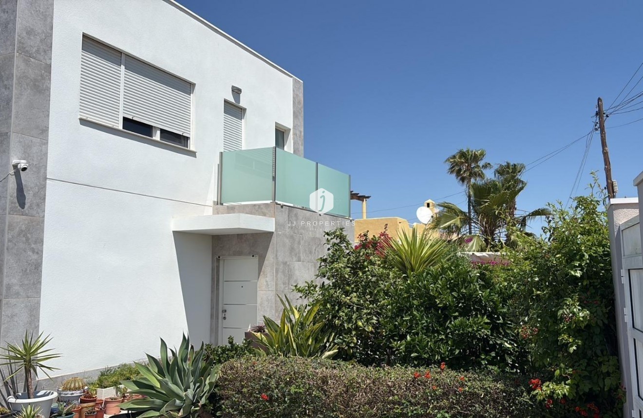 Aus zweiter Hand - Villa -
Torrevieja - La Siesta - El Salado - Torreta