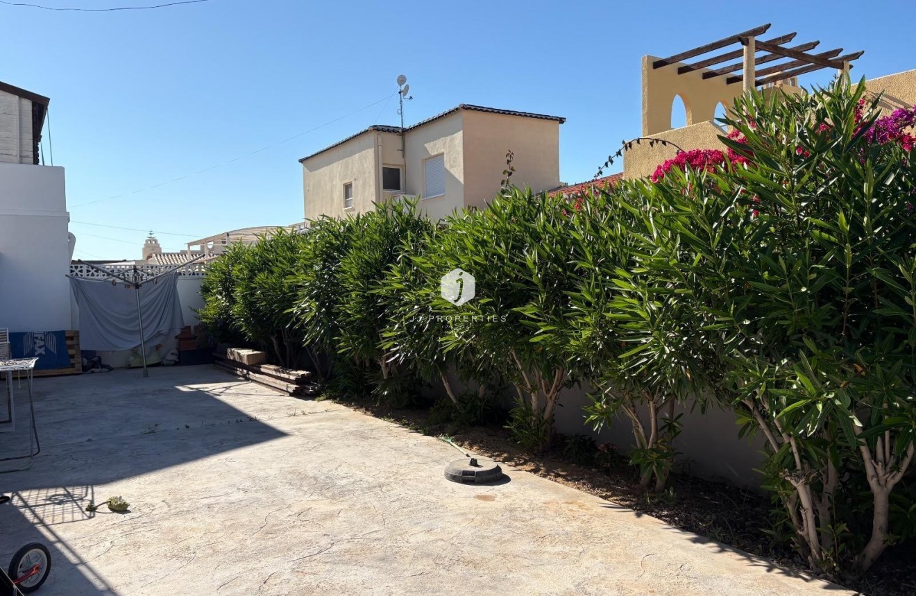 Aus zweiter Hand - Villa -
Torrevieja - La Siesta - El Salado - Torreta