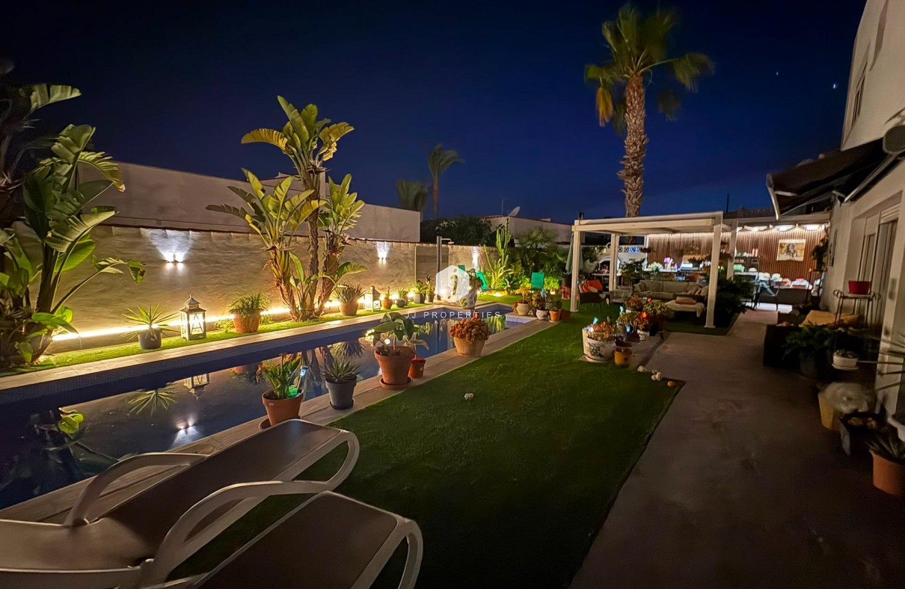Aus zweiter Hand - Villa -
Torrevieja - La Siesta - El Salado - Torreta