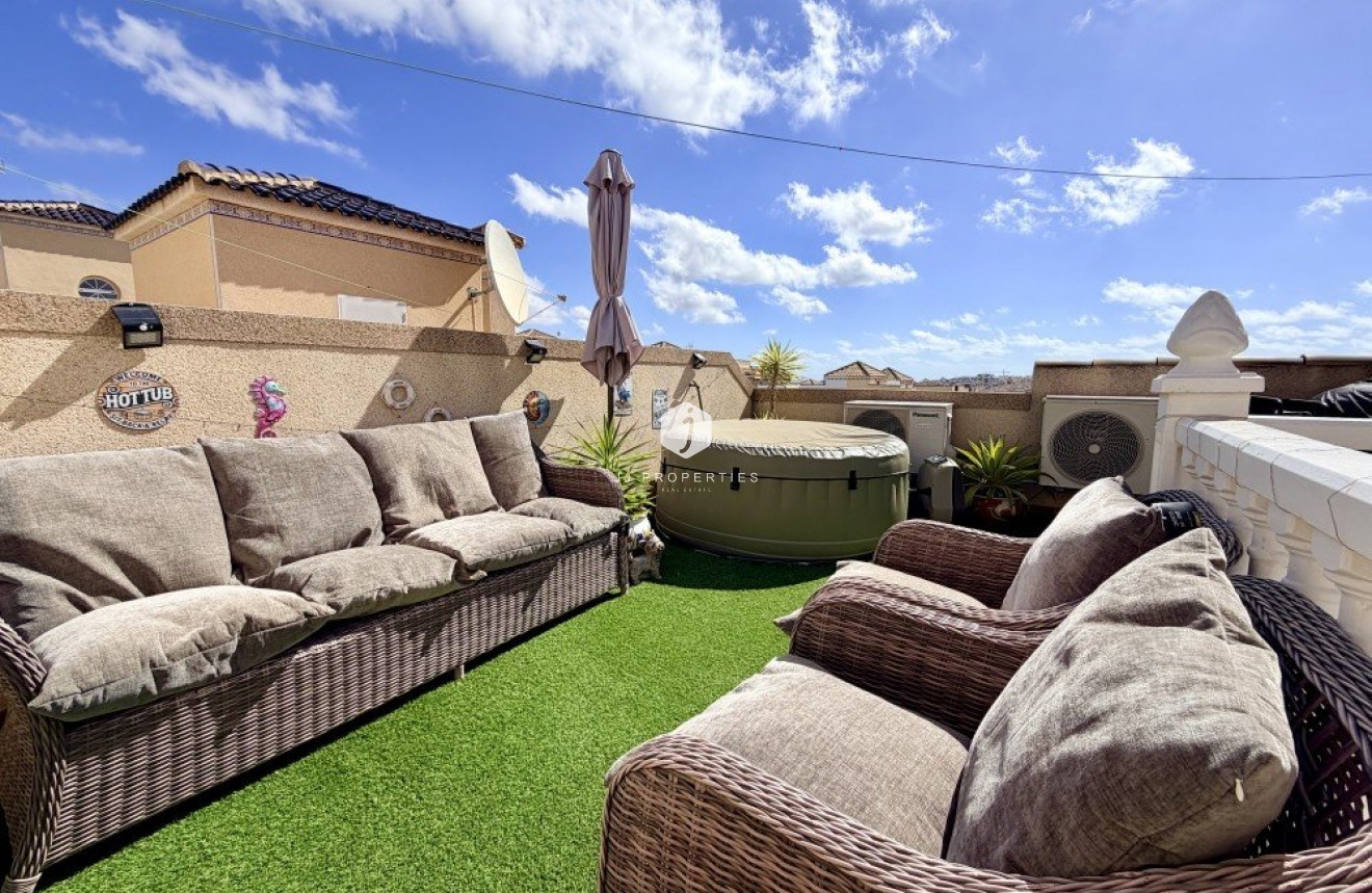 Resale - Chalet -
Orihuela Costa - Costa Blanca