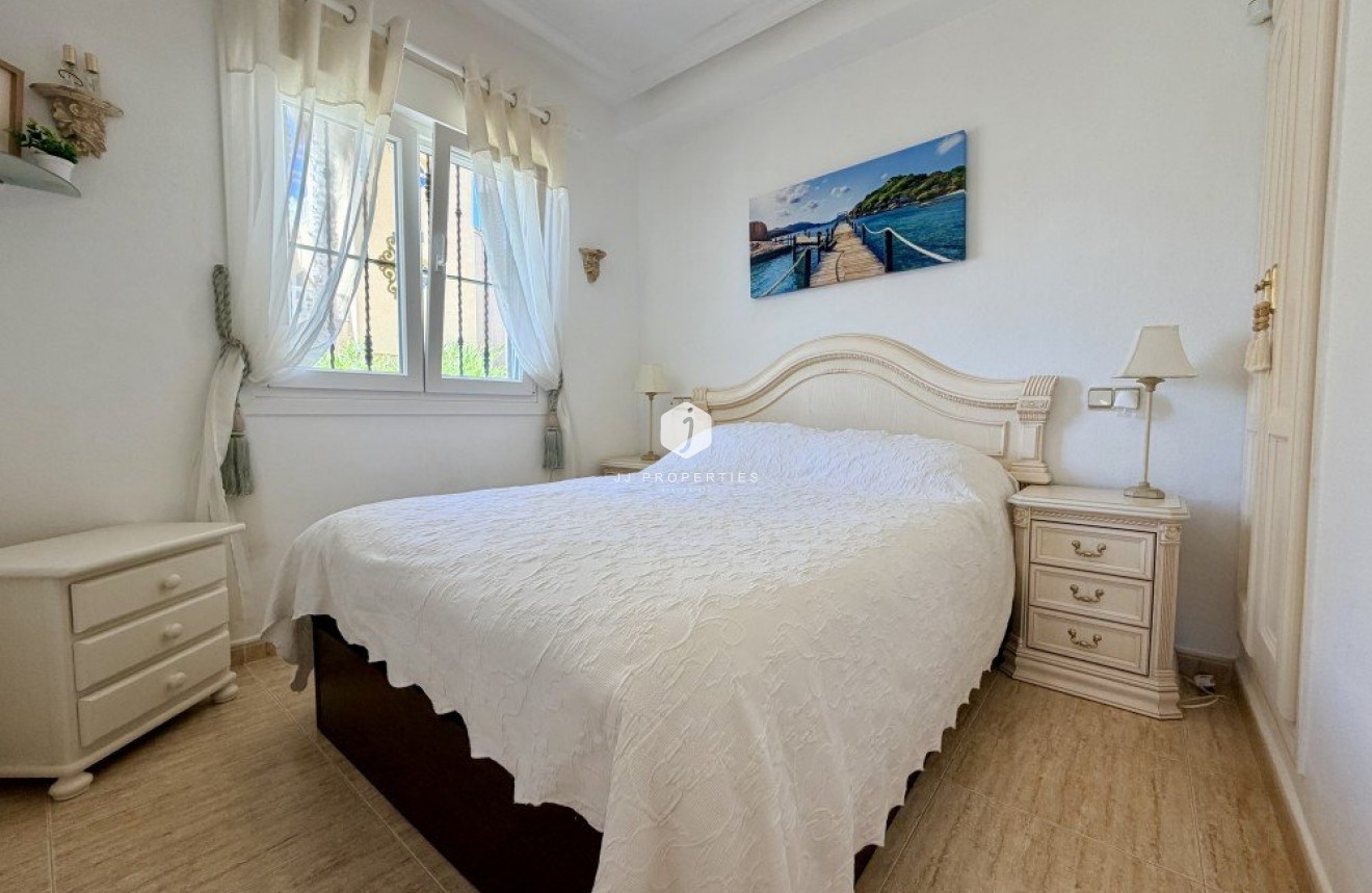 Resale - Chalet -
Orihuela Costa - Costa Blanca