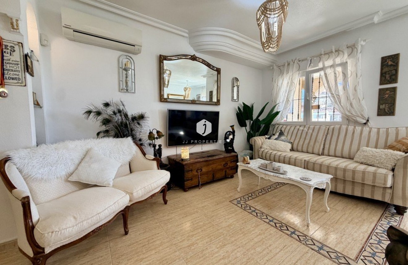 Resale - Chalet -
Orihuela Costa - Costa Blanca