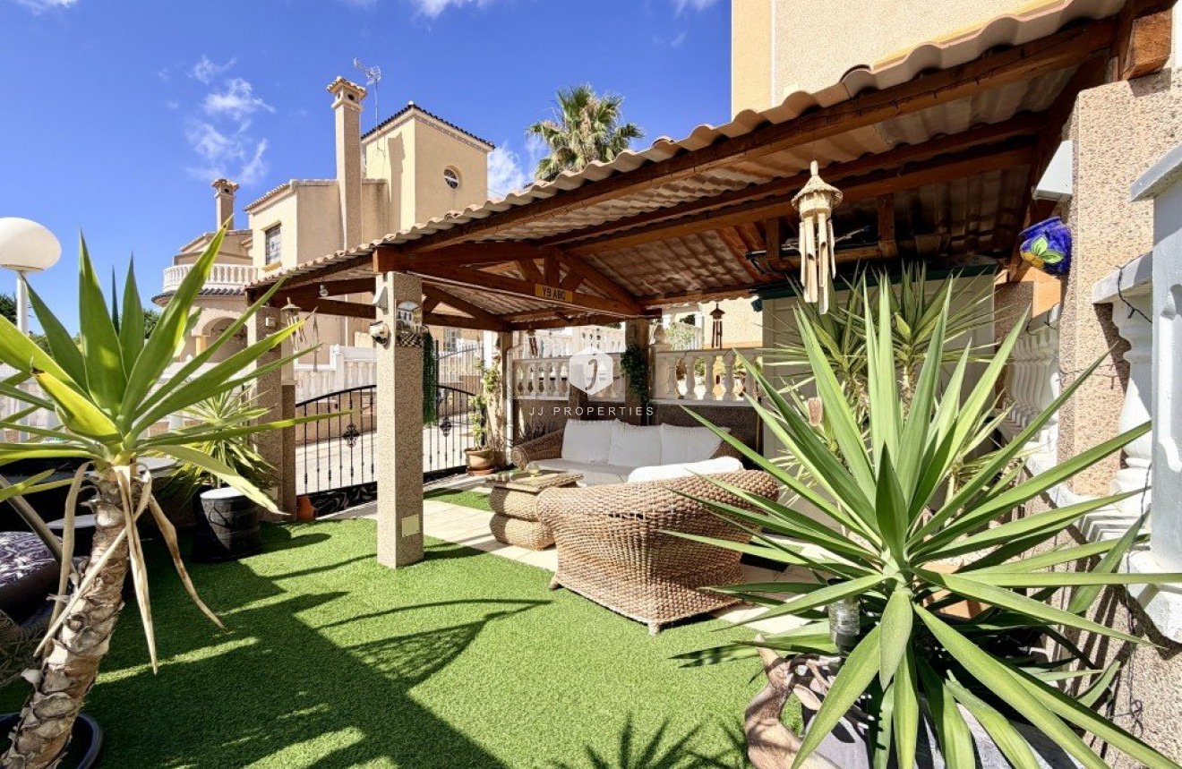 Resale - Chalet -
Orihuela Costa - Costa Blanca