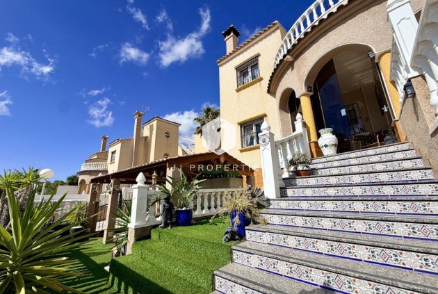Resale - Chalet -
Orihuela Costa - Costa Blanca