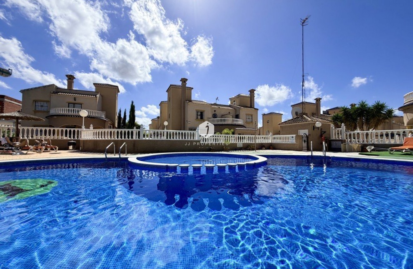 Resale - Chalet -
Orihuela Costa - Costa Blanca