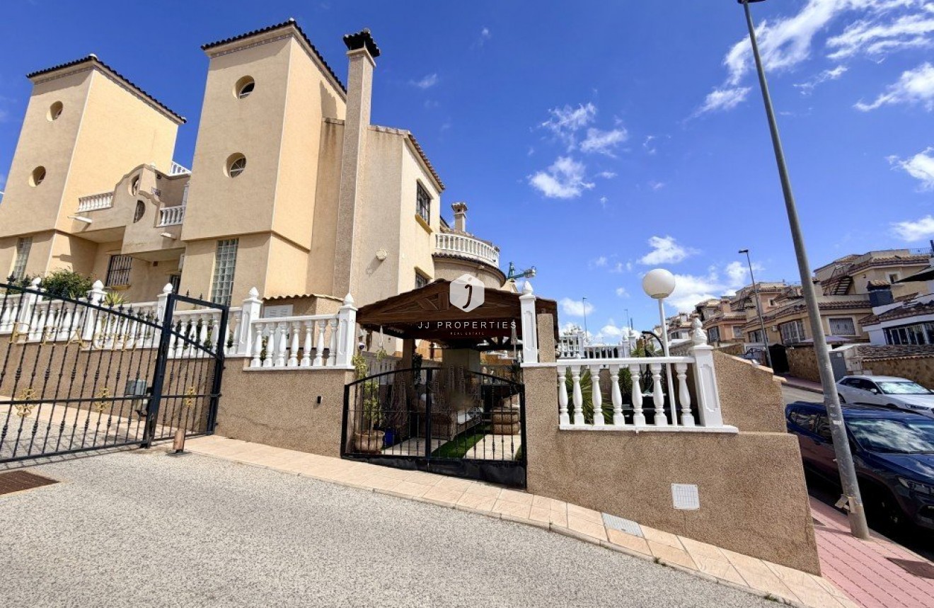 Resale - Chalet -
Orihuela Costa - Costa Blanca
