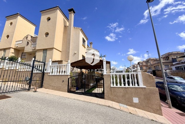 Resale - Chalet -
Orihuela Costa - Costa Blanca