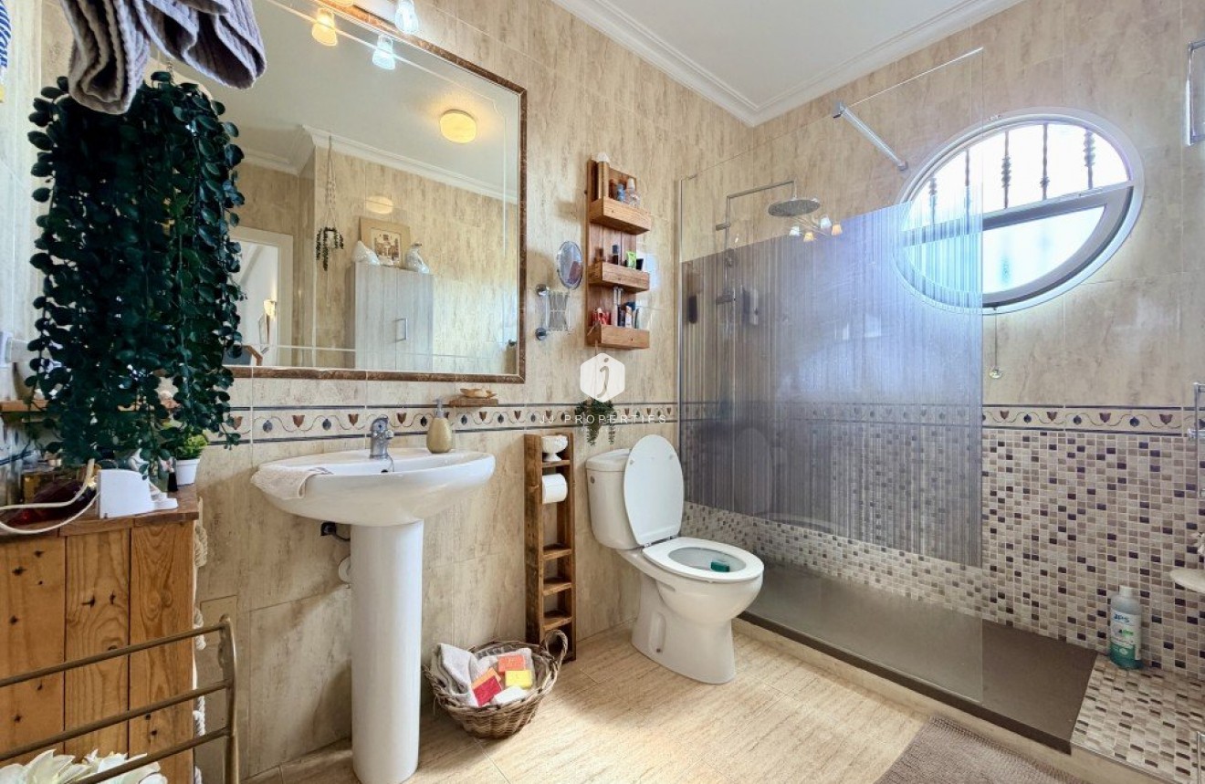 Resale - Chalet -
Orihuela Costa - Costa Blanca