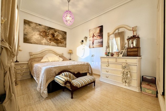 Resale - Chalet -
Orihuela Costa - Costa Blanca