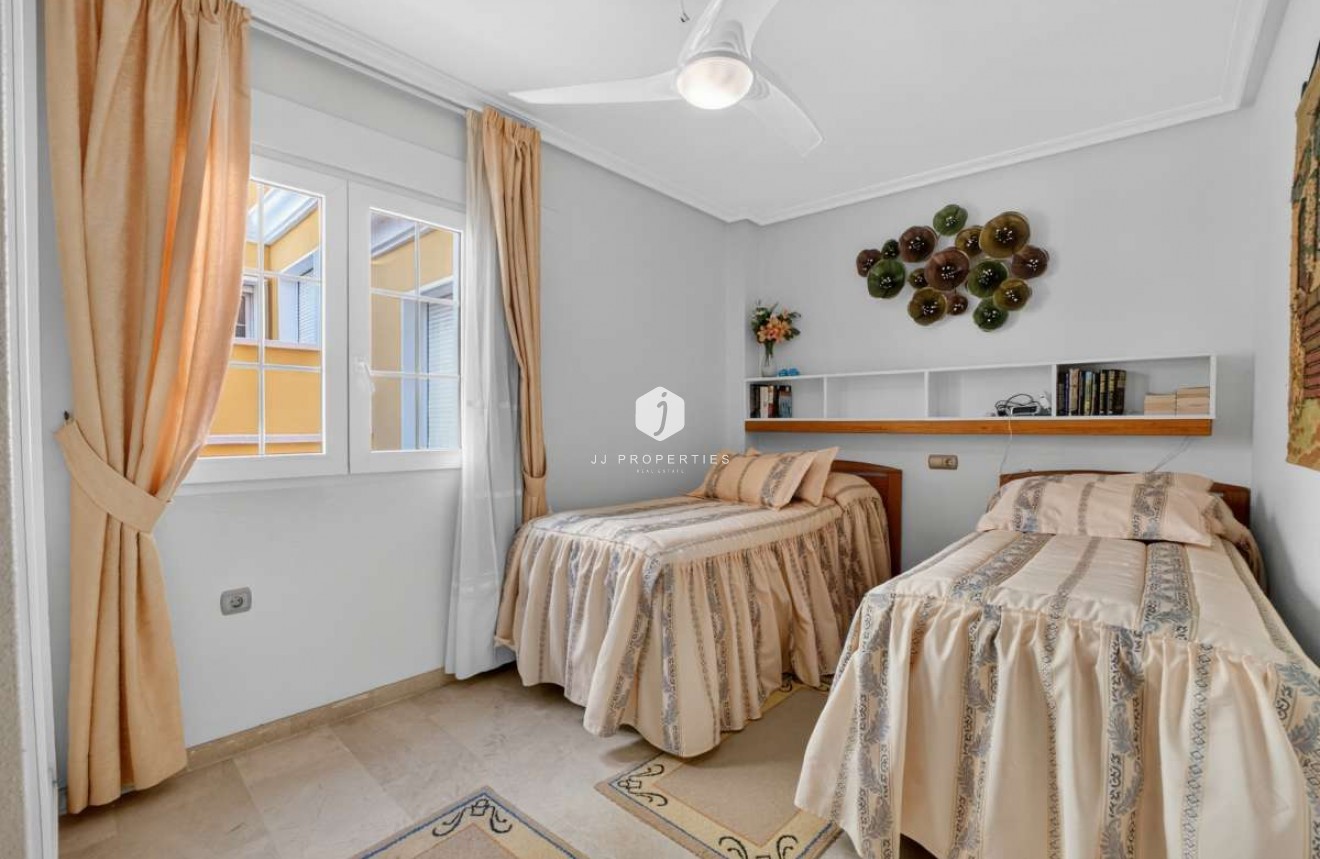 Resale - Apartment / flat -
Cabo Roig - Costa Blanca