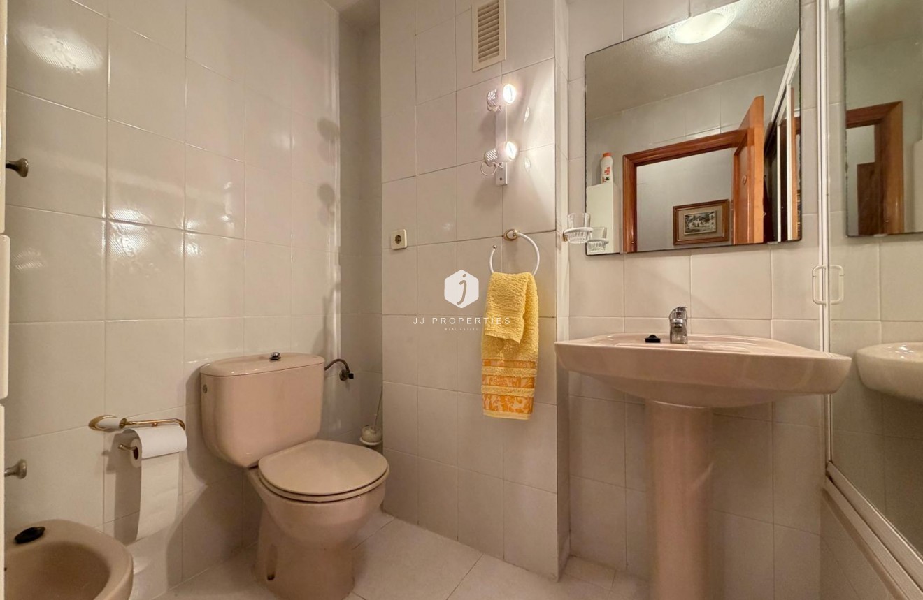 D'occasion - Appartement -
Torrevieja - Playa del Cura