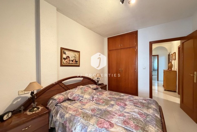 D'occasion - Appartement -
Torrevieja - Playa del Cura