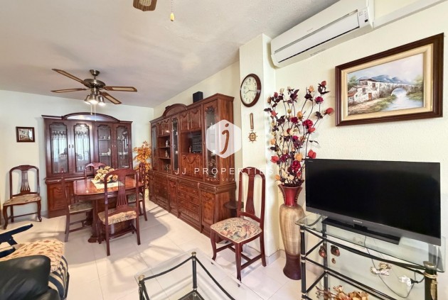 D'occasion - Appartement -
Torrevieja - Playa del Cura