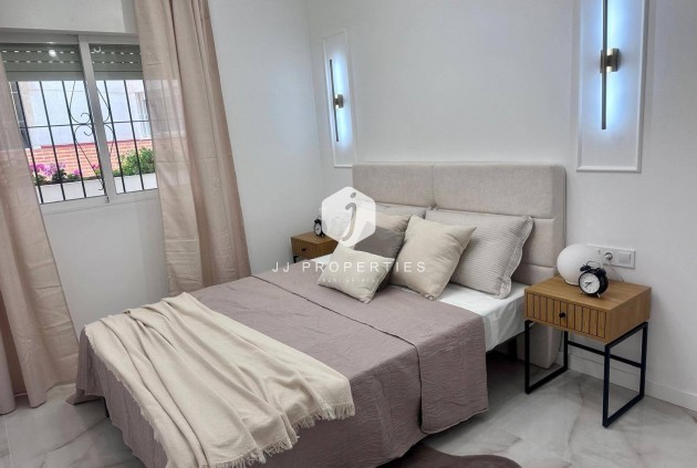 Resale - Apartment / flat -
Torrevieja - Estacion de autobuses