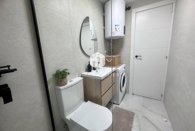Resale - Apartment / flat -
Torrevieja - Estacion de autobuses