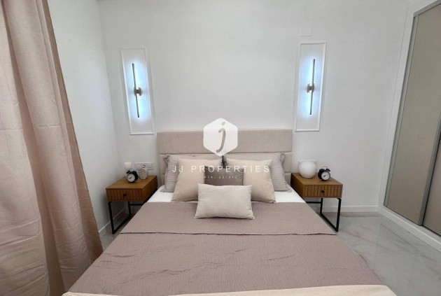 Resale - Apartment / flat -
Torrevieja - Estacion de autobuses