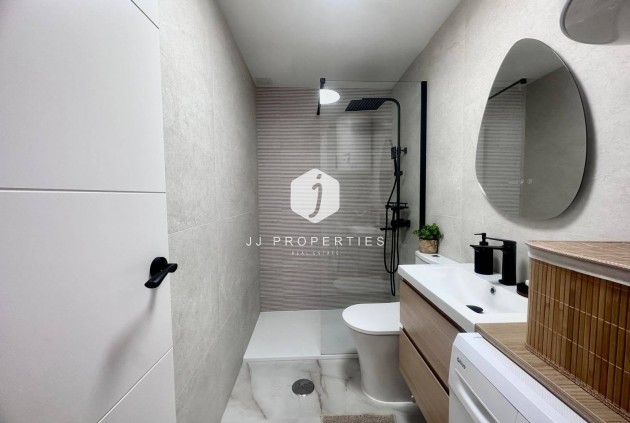 Resale - Apartment / flat -
Torrevieja - Estacion de autobuses