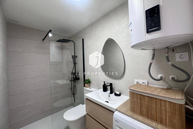 Resale - Apartment / flat -
Torrevieja - Estacion de autobuses