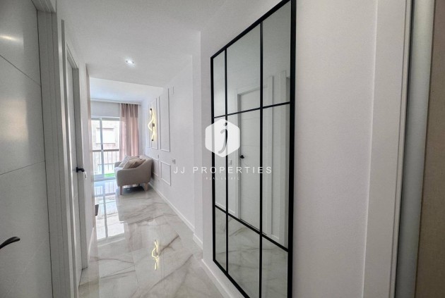 Resale - Apartment / flat -
Torrevieja - Estacion de autobuses