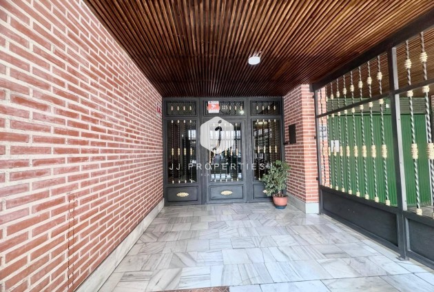 Resale - Apartment / flat -
Torrevieja - Estacion de autobuses