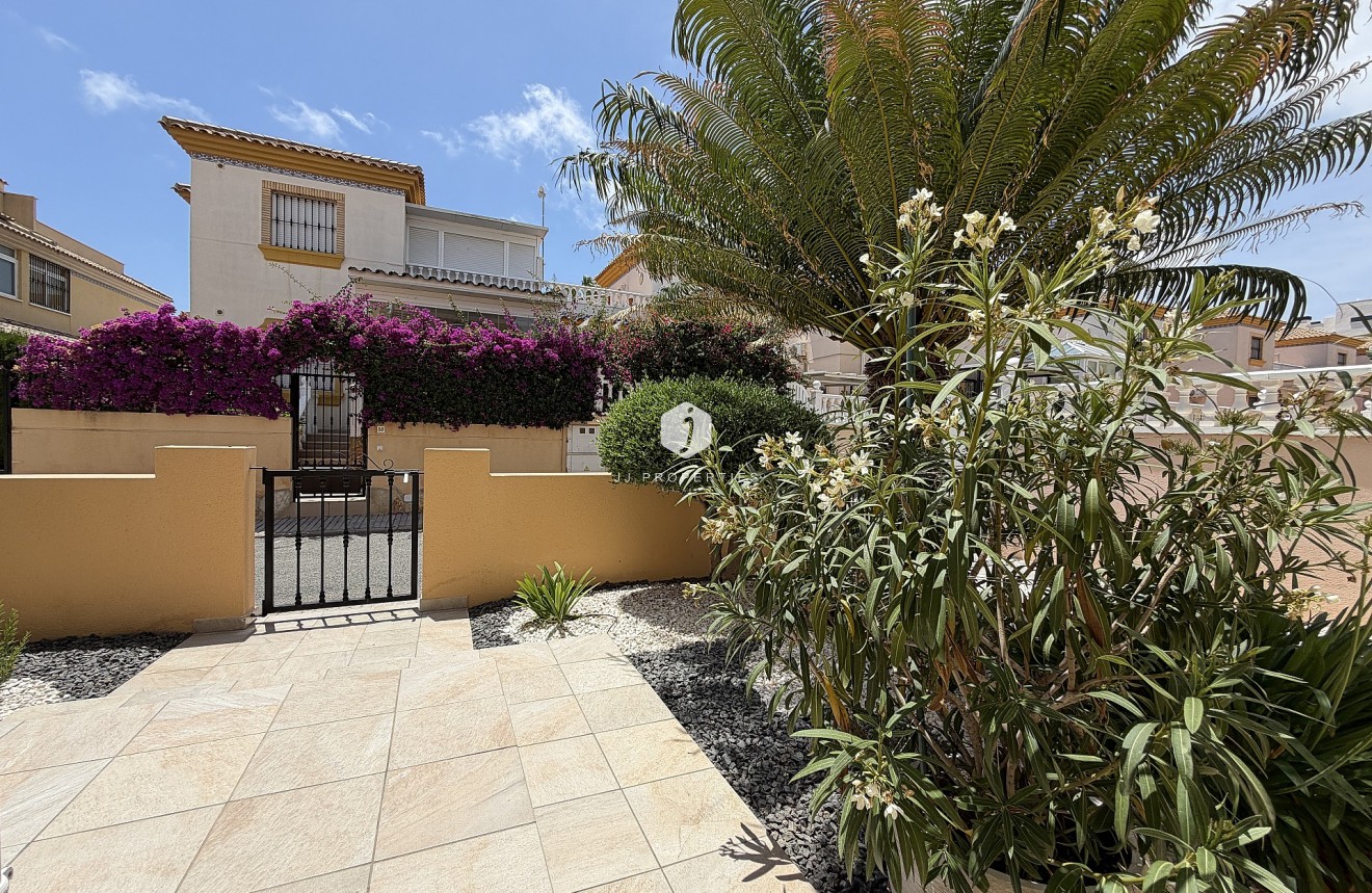 Resale - Apartment / flat -
Orihuela Costa - Costa Blanca