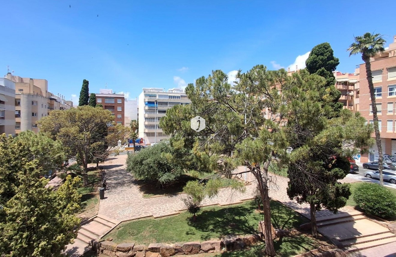 D'occasion - Appartement -
Torrevieja - Centro