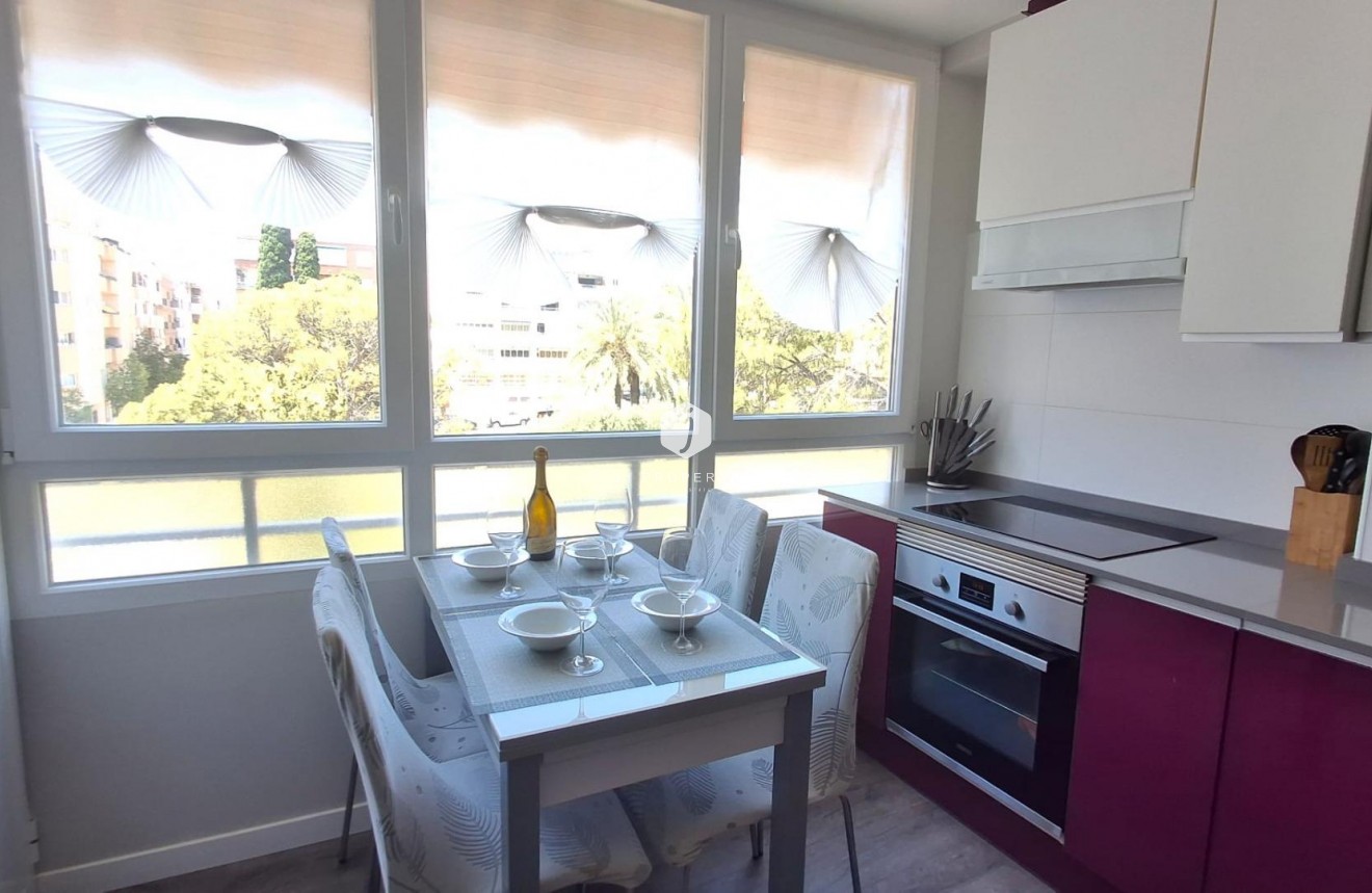D'occasion - Appartement -
Torrevieja - Centro