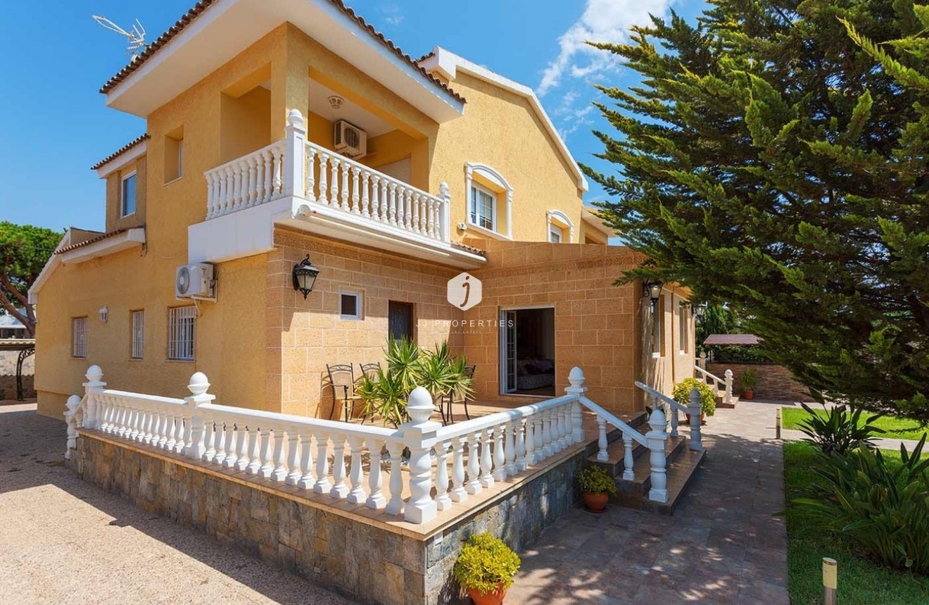 Resale - Villa -
Orihuela Costa - Costa Blanca