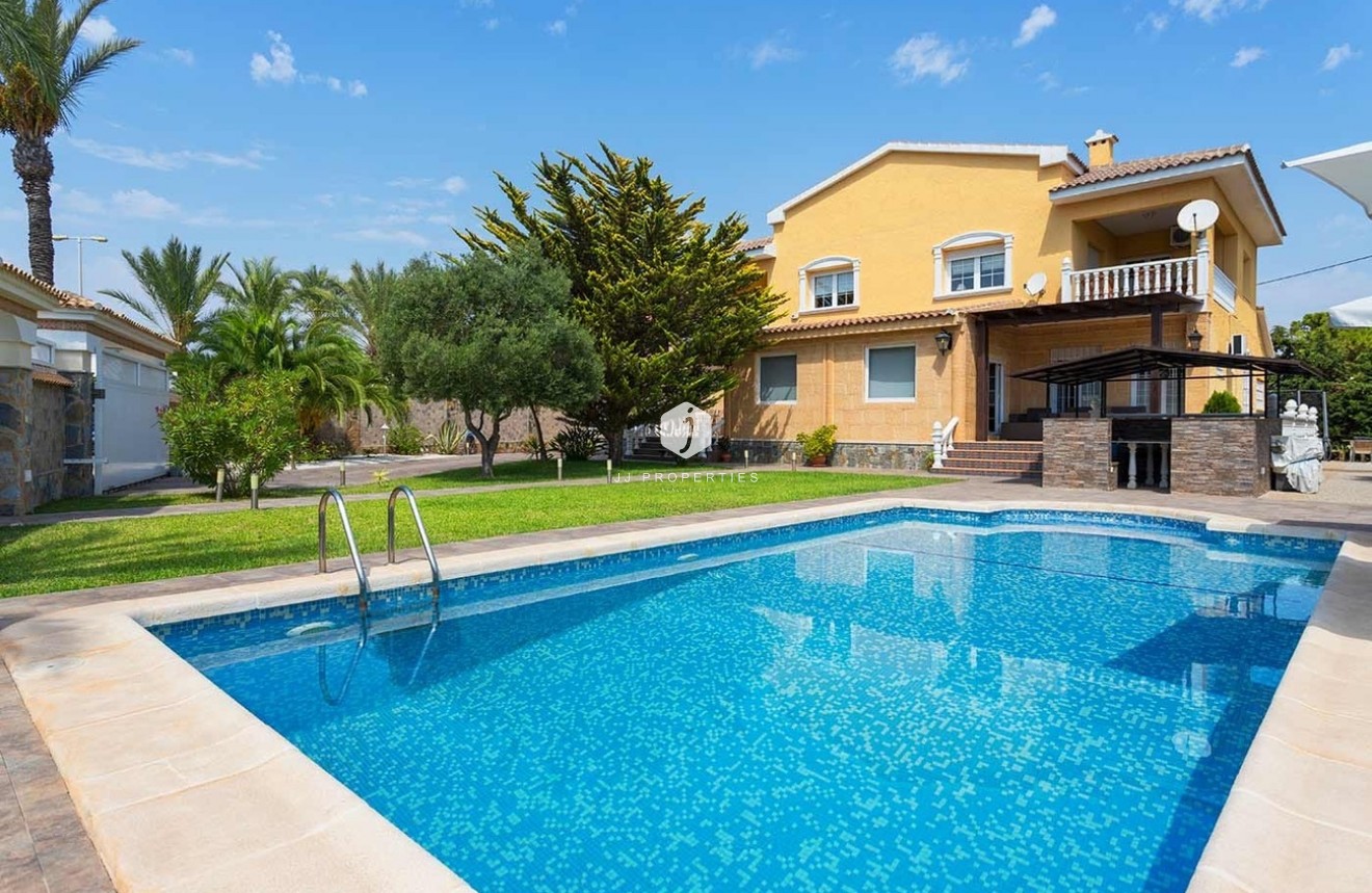 Resale - Villa -
Orihuela Costa - Costa Blanca