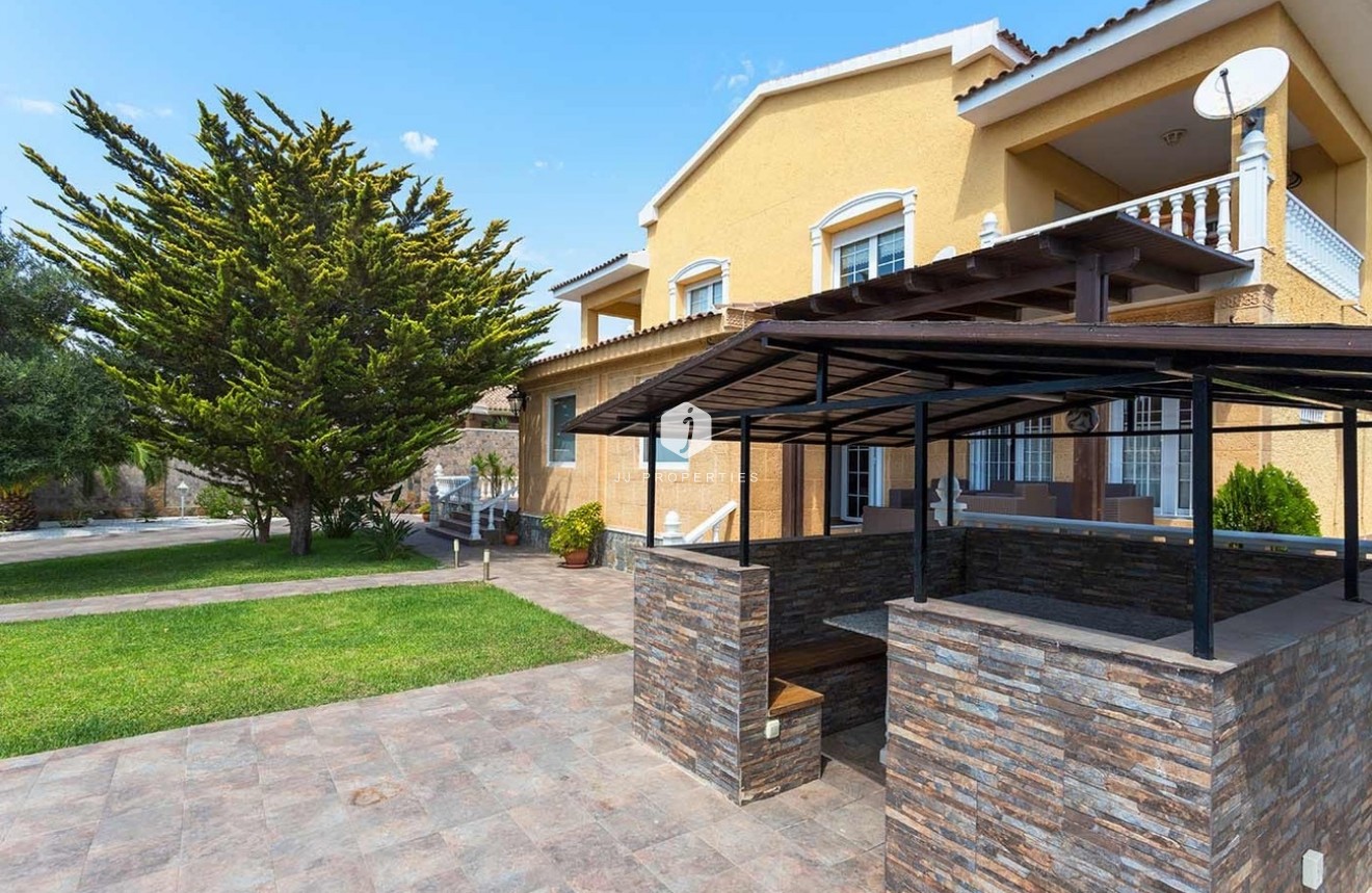 Resale - Villa -
Orihuela Costa - Costa Blanca