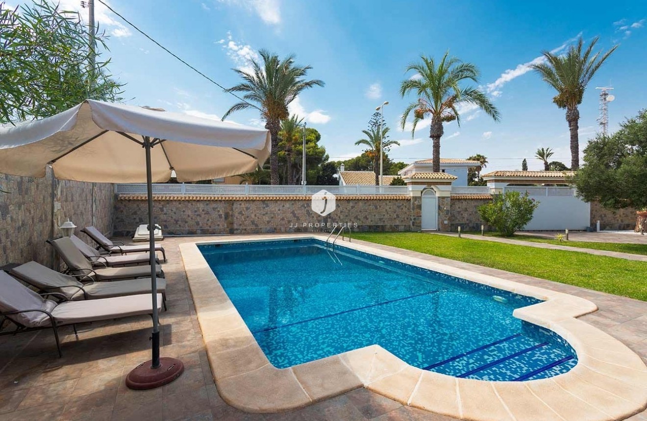 Resale - Villa -
Orihuela Costa - Costa Blanca