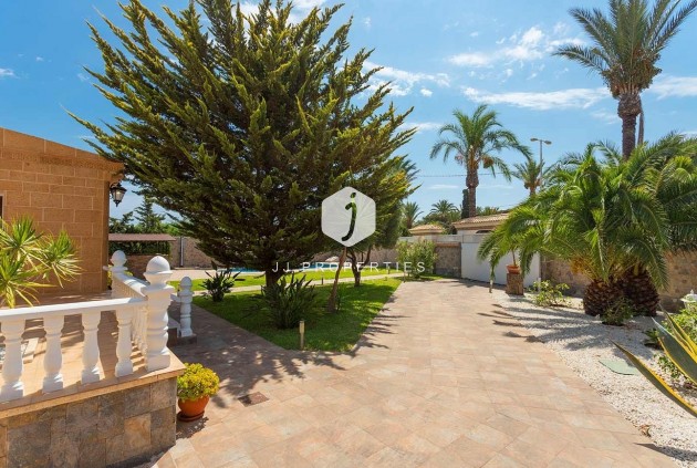 Resale - Villa -
Orihuela Costa - Costa Blanca