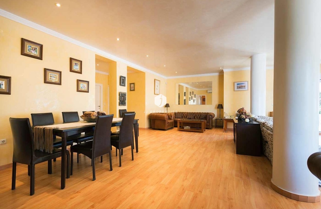 Resale - Villa -
Orihuela Costa - Costa Blanca
