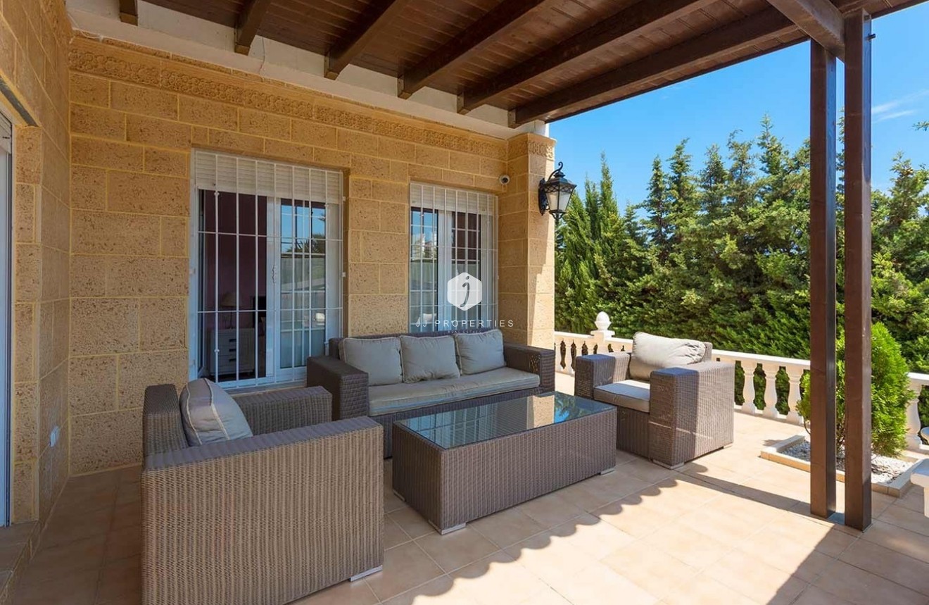 Resale - Villa -
Orihuela Costa - Costa Blanca