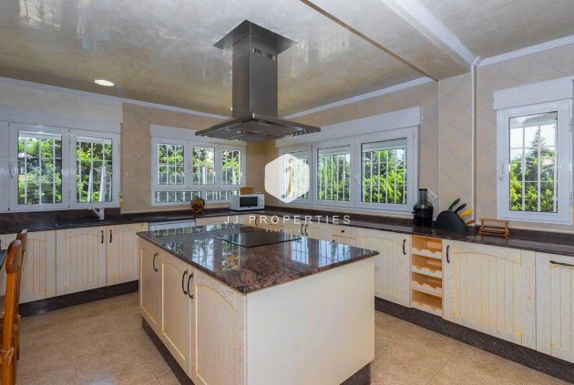 Resale - Villa -
Orihuela Costa - Costa Blanca
