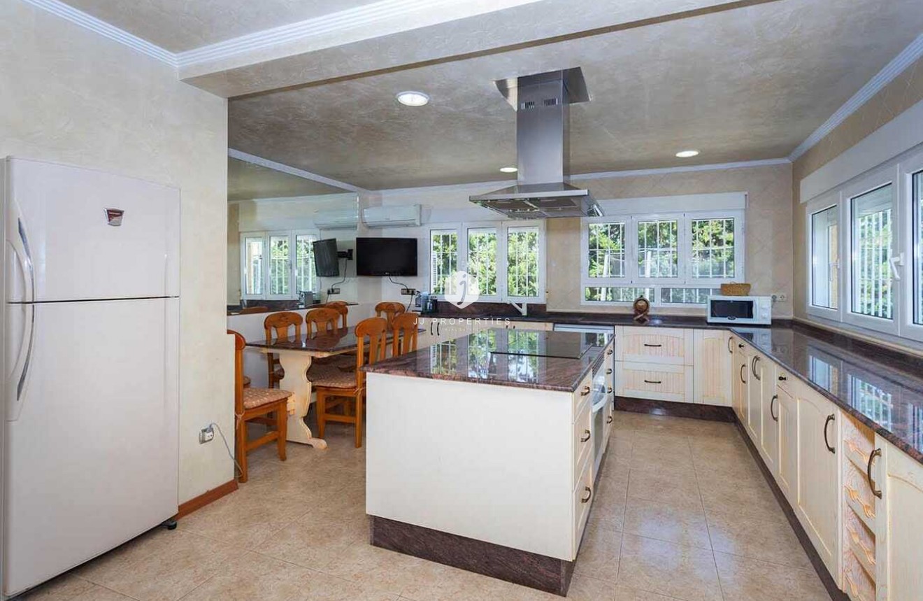 Resale - Villa -
Orihuela Costa - Costa Blanca