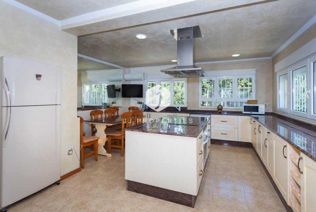 Resale - Villa -
Orihuela Costa - Costa Blanca